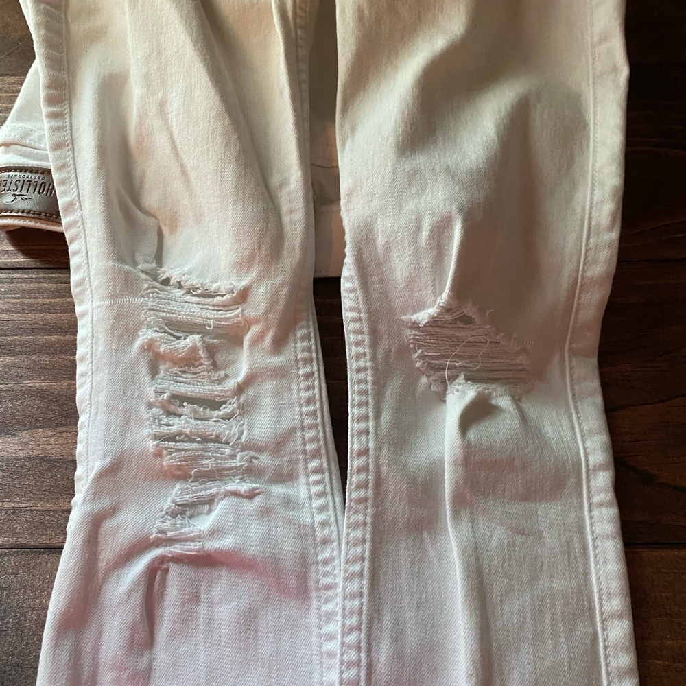 White hollister ripped skinny jeans